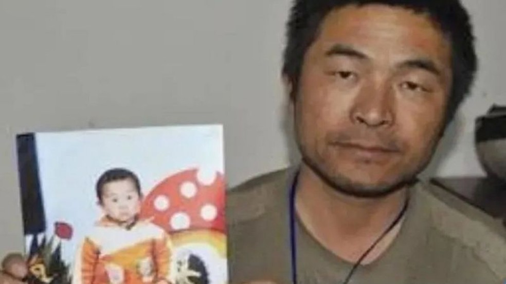 Pai encontra filho sequestrado quando bebê 24 anos depois