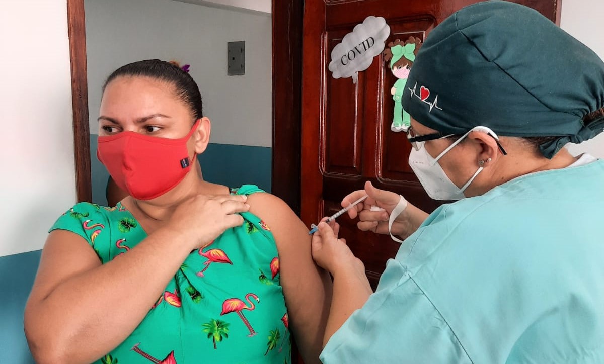 Vacinação avança e pessoas acima de 37 anos são imunizadas em Tesouro 