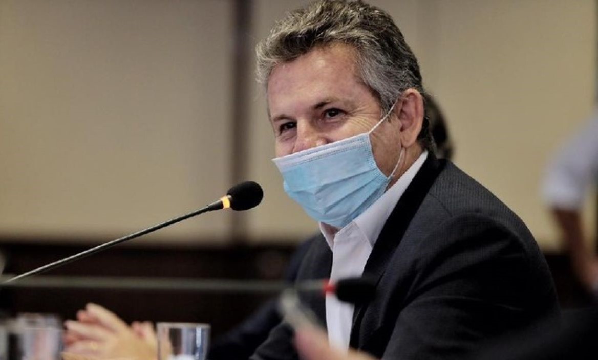 ‘Qual a diferença dos professores para os demais servidores?’ diz governador após ALMT derrubar veto de volta às aulas