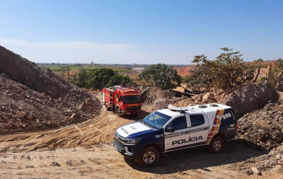 Poconé | Funcionário aperta botão errado, liga moinho e colega morre prensado em garimpo