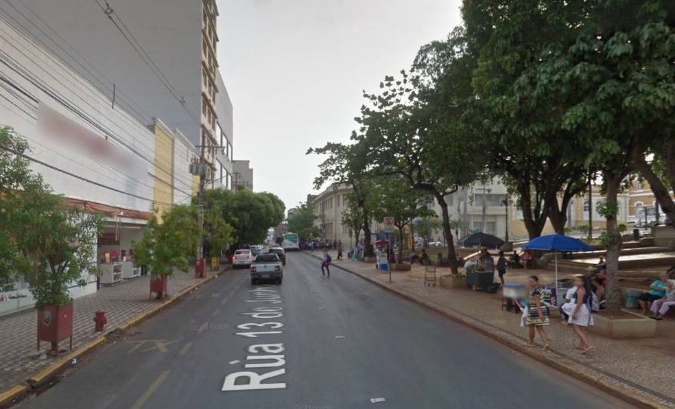 Cuiabá | Ladrões arrombam loja e levam 200 celulares, 90 relógios e R$ 5 mil