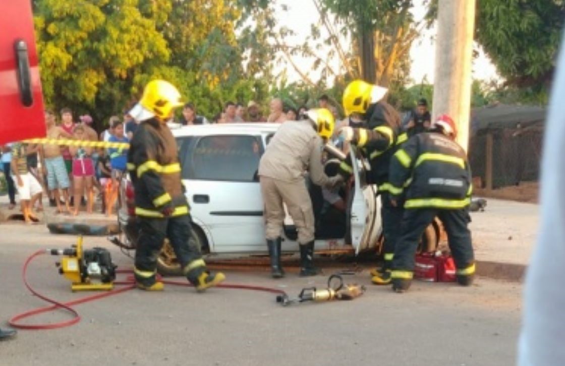 Sinop | Mulher morre após carro bater em poste de energia