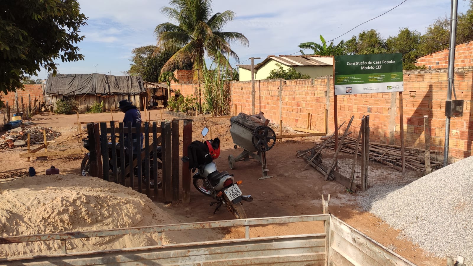 Cáceres | Prefeitura vai construir duas casas para famílias que perderam suas residências em vendaval