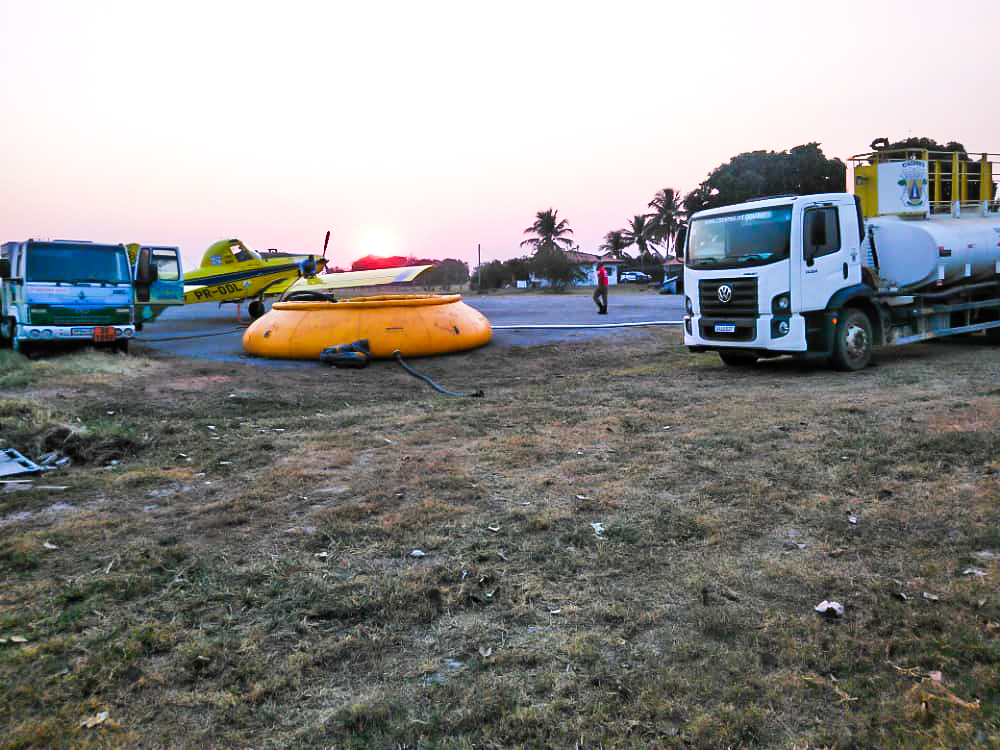 Caminhão Pipa da prefeitura de Cáceres auxilia combate de incêndio no pantanal mato-grossense