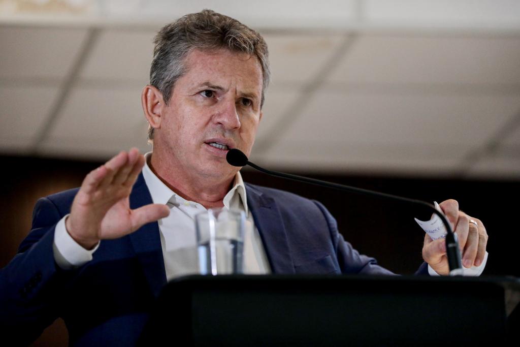 “Vamos ajudar a erradicar o analfabetismo em Mato Grosso”, afirma governador