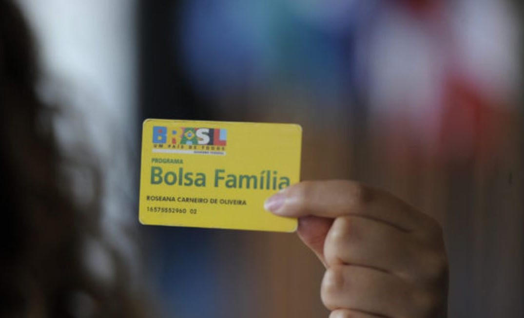Governo entrega projeto que abre espaço para novo Bolsa Família