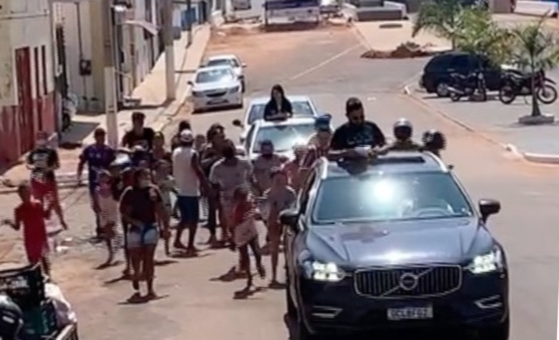 Mato Grosso | Empresário joga dinheiro pelas ruas de cidades