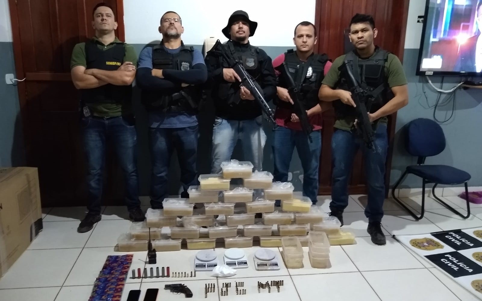 Mato Grosso | Em propriedade rural usada para refino de drogas, Polícia Civil apreende 30 quilos de pasta base e prende três por tráfico