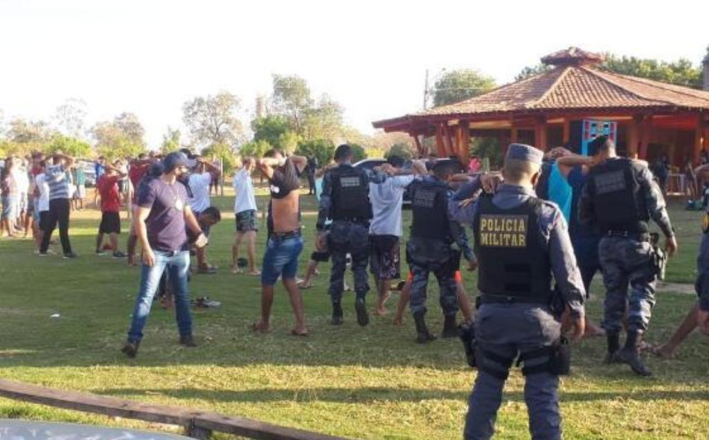 Cuiabá | PM fecha festa com 500 pessoas na Lagoa Trevisan