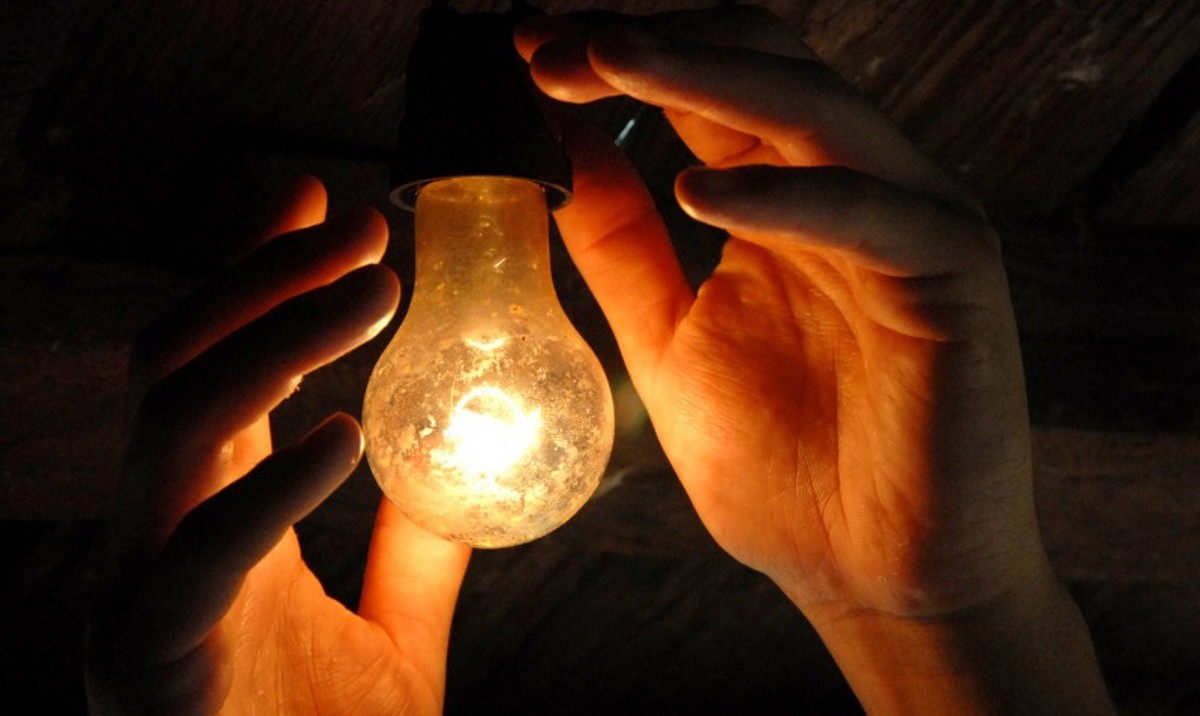 Conta de luz seguirá na bandeira vermelha 2 em setembro