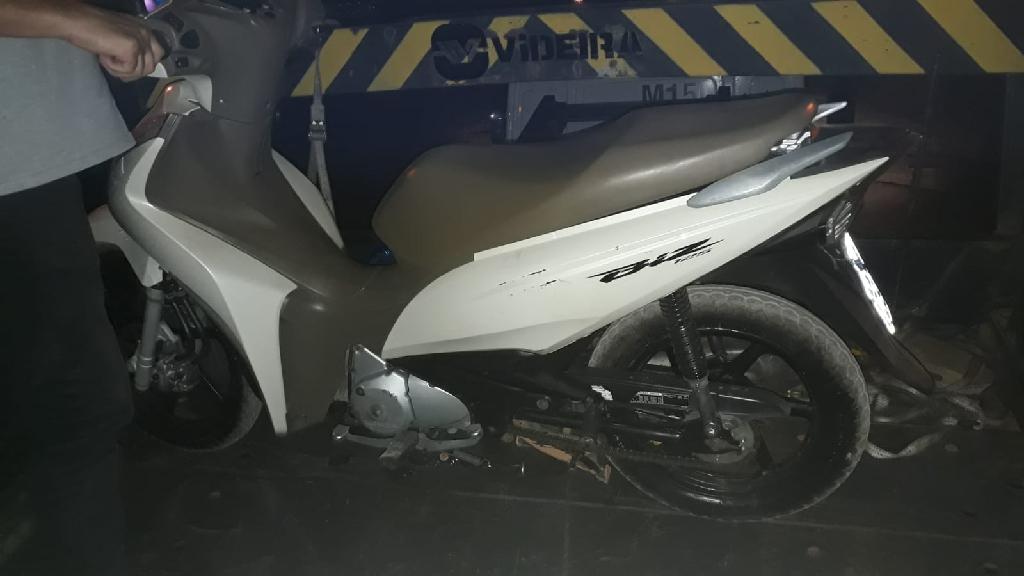 Mulher é presa em flagrante por estelionato durante encontro com vítima em Várzea Grande