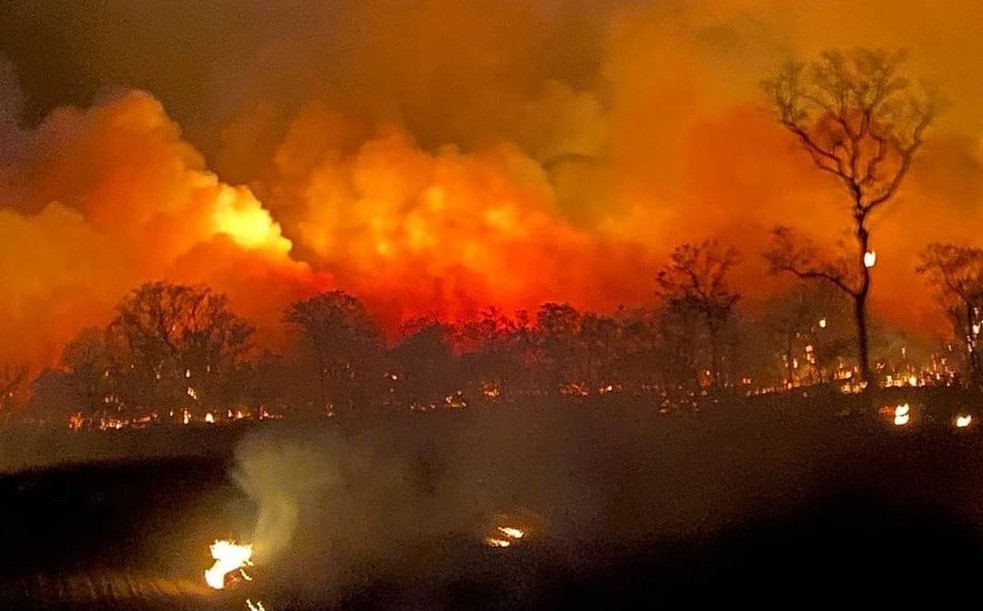 Mato Grosso | Bombeiros tentam controlar incêndios em pelo menos 5 municípios da Região Oeste