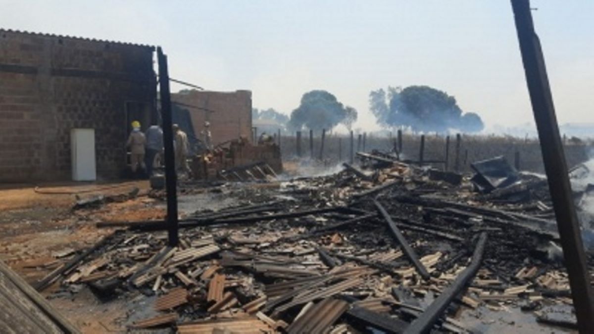 Sinop | Casas são destruídas pelo fogo após incêndio em lavoura