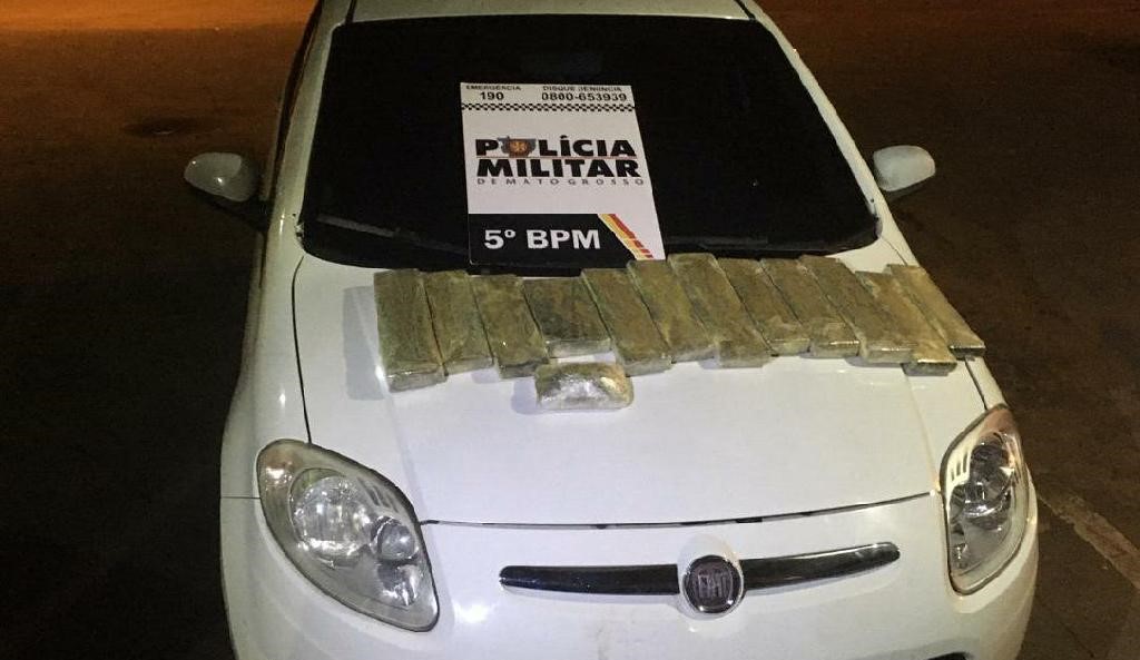 Policiais prendem mulher com 13 quilos de maconha em Pedra Preta
