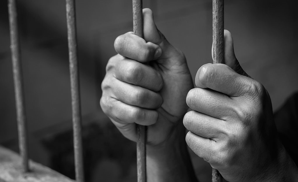 Pai é condenado por matar o próprio filho com uma paulada na cabeça por venda de videogame