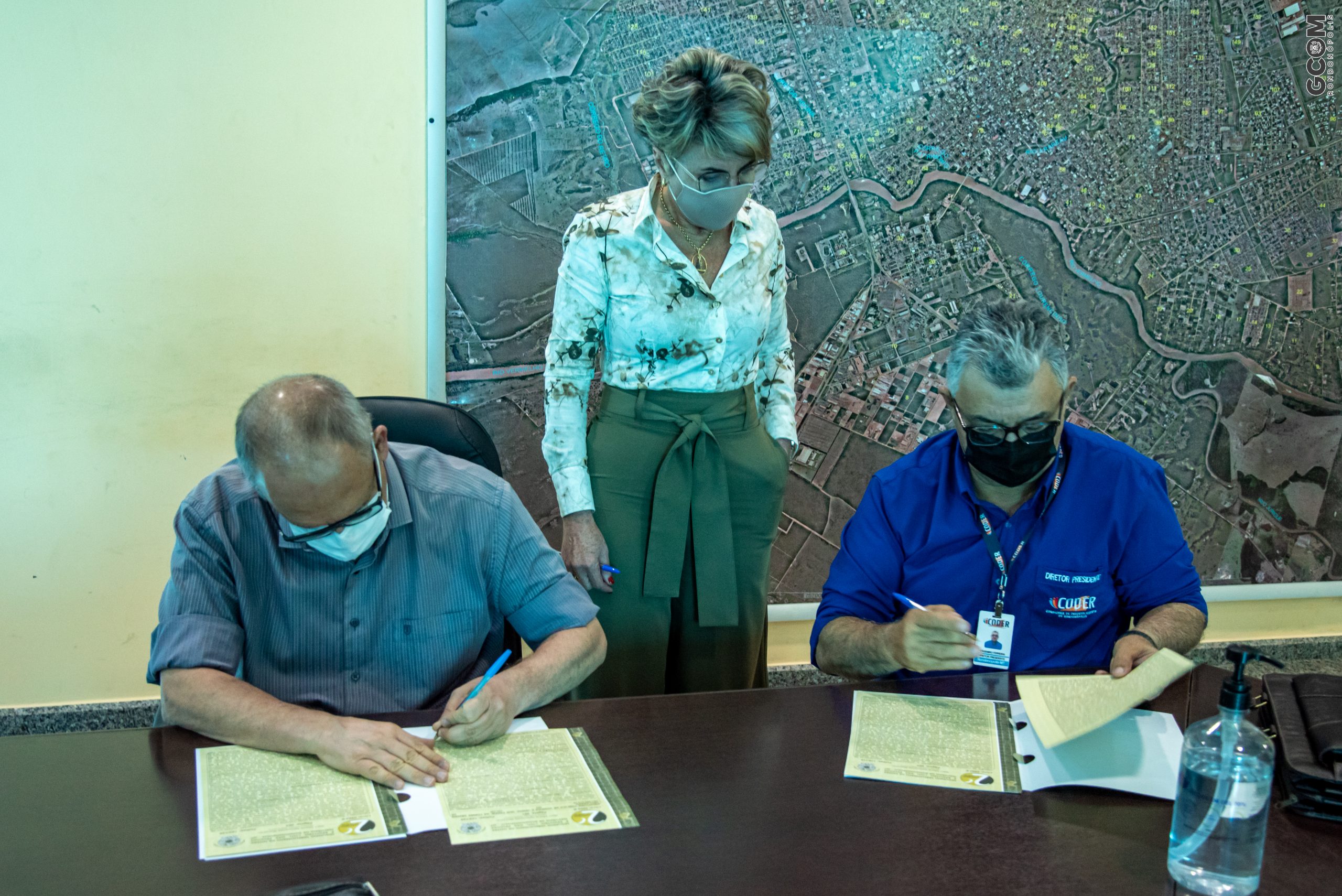 Rondonópolis | Prefeito assina transferência de área da Coder para a Prefeitura