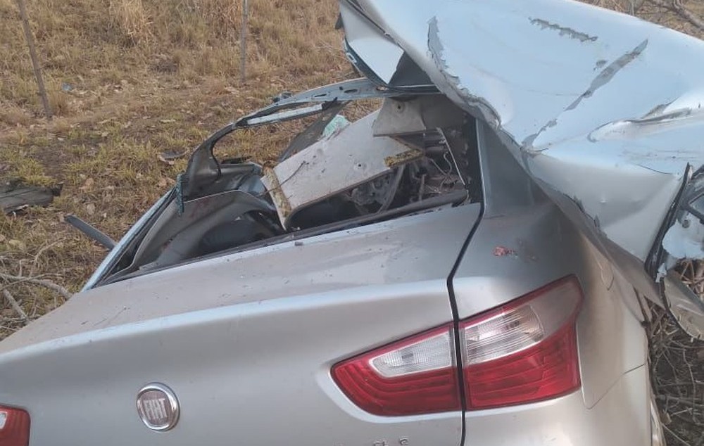 Mato Grosso | Motorista e passageiro morrem após carro bater em árvore às margens de rodovia