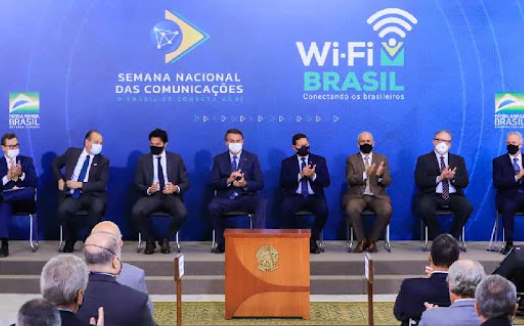Fundação Banco do Brasil e Sebrae assinam acordo para levar internet a mil municípios