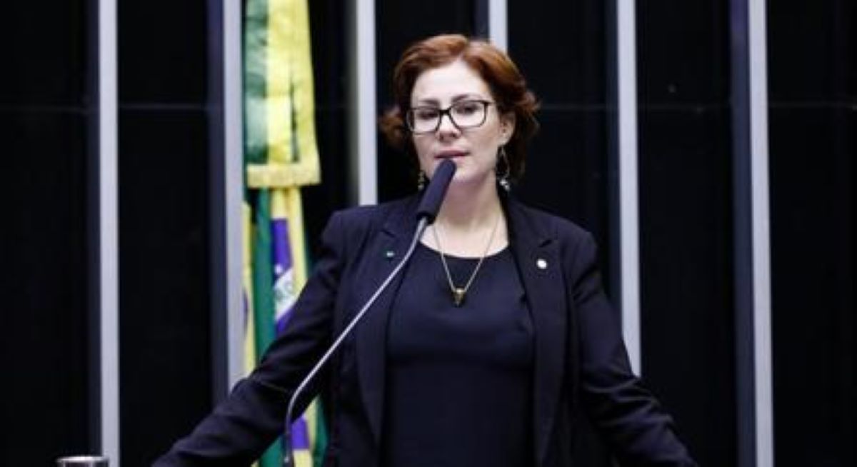 Carla Zambelli aciona PGR contra Lula por ato antidemocrático