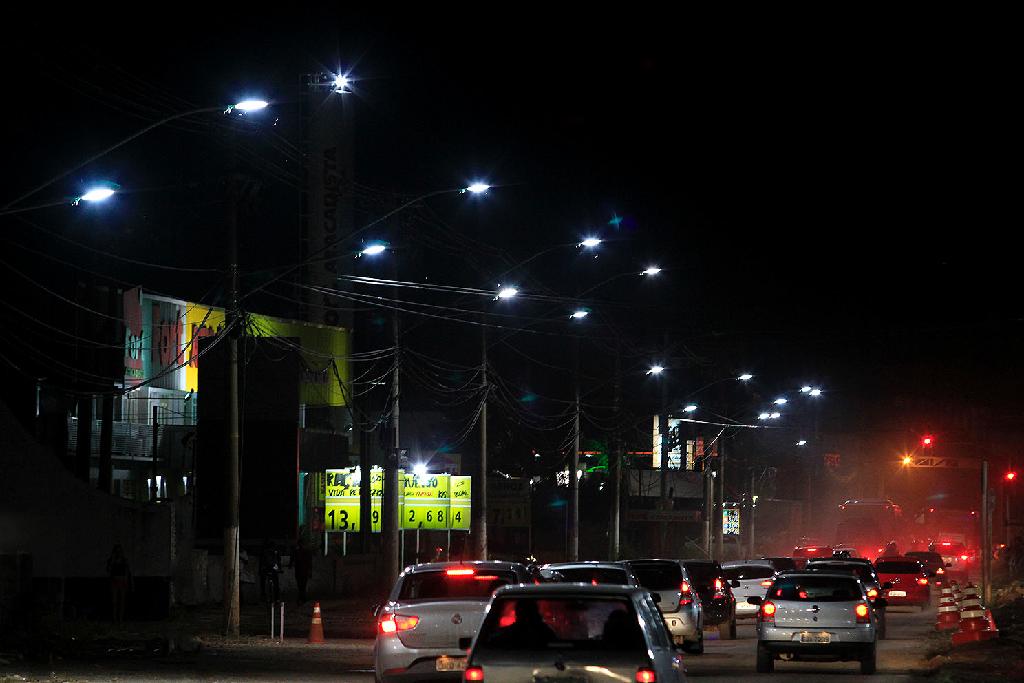 Governo abre licitação para modernizar iluminação pública do Estado