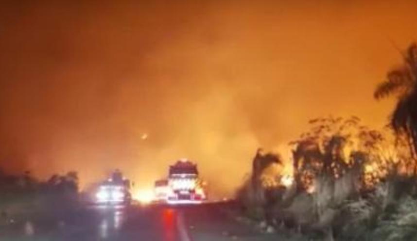 Incêndio na Serra de São Vicente tranca BR-364