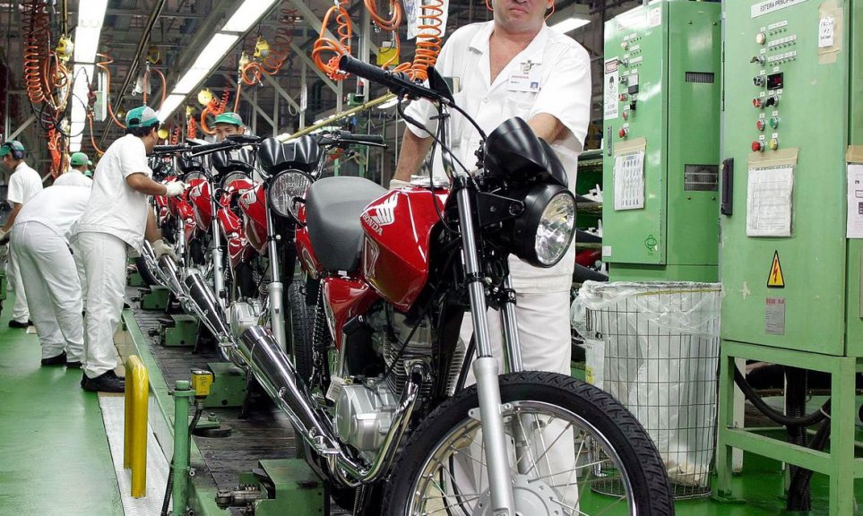 Delivery em alta e gasolina cara aumentam demanda por motos