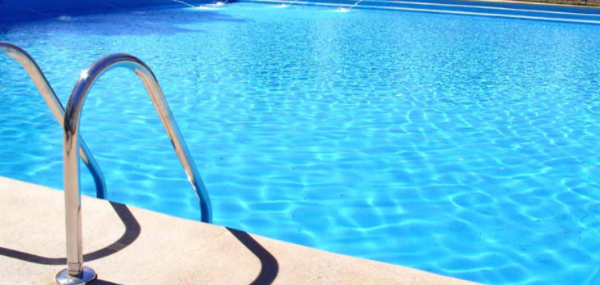Várzea Grande | Árvore cai e mata menina de 6 anos que brincava na piscina com a família