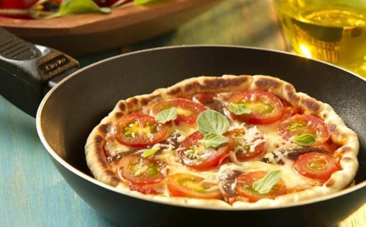 Pizzas no tabuleiro e na frigideira: fáceis e rápidas de preparar