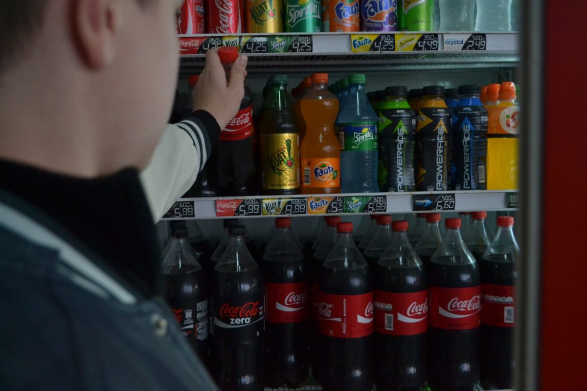 Venda de refrigerantes em cantinas de escolas pode ser proibida