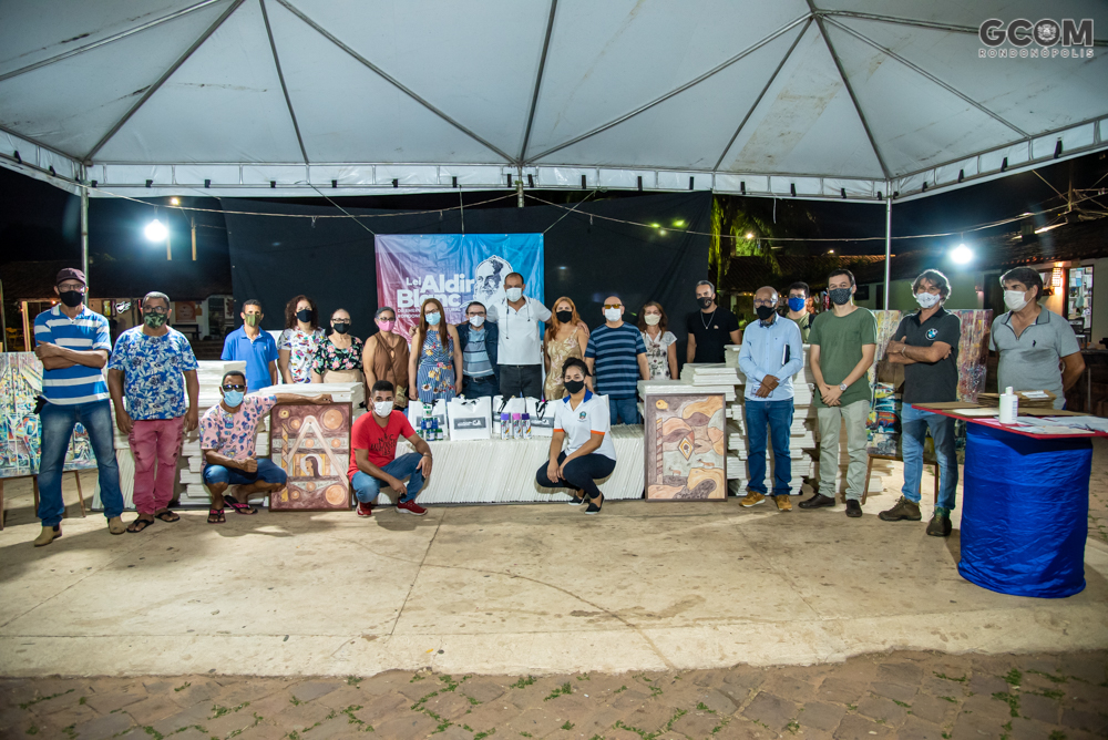 Rondonópolis | Secult entrega materiais para artistas plásticos selecionados pelo Edital da Lei Aldir Blanc
