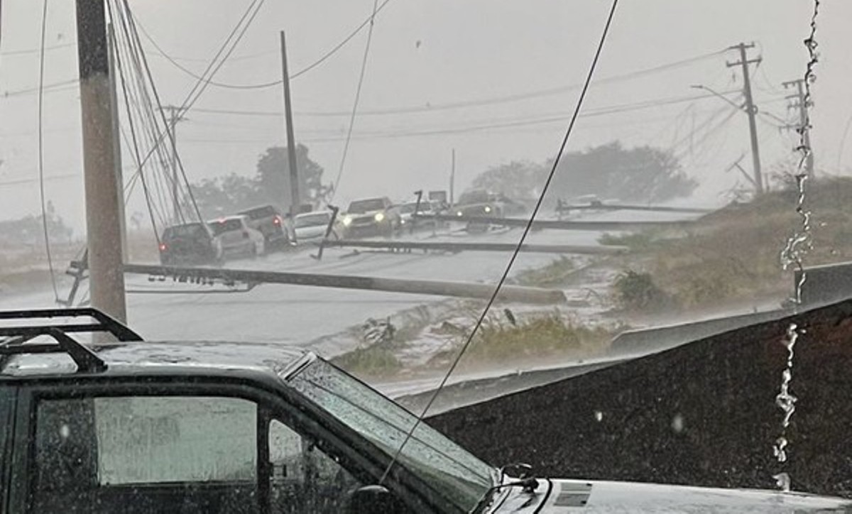 Rondonópolis | Temporal derruba 9 postes e moradores ficam sem energia elétrica