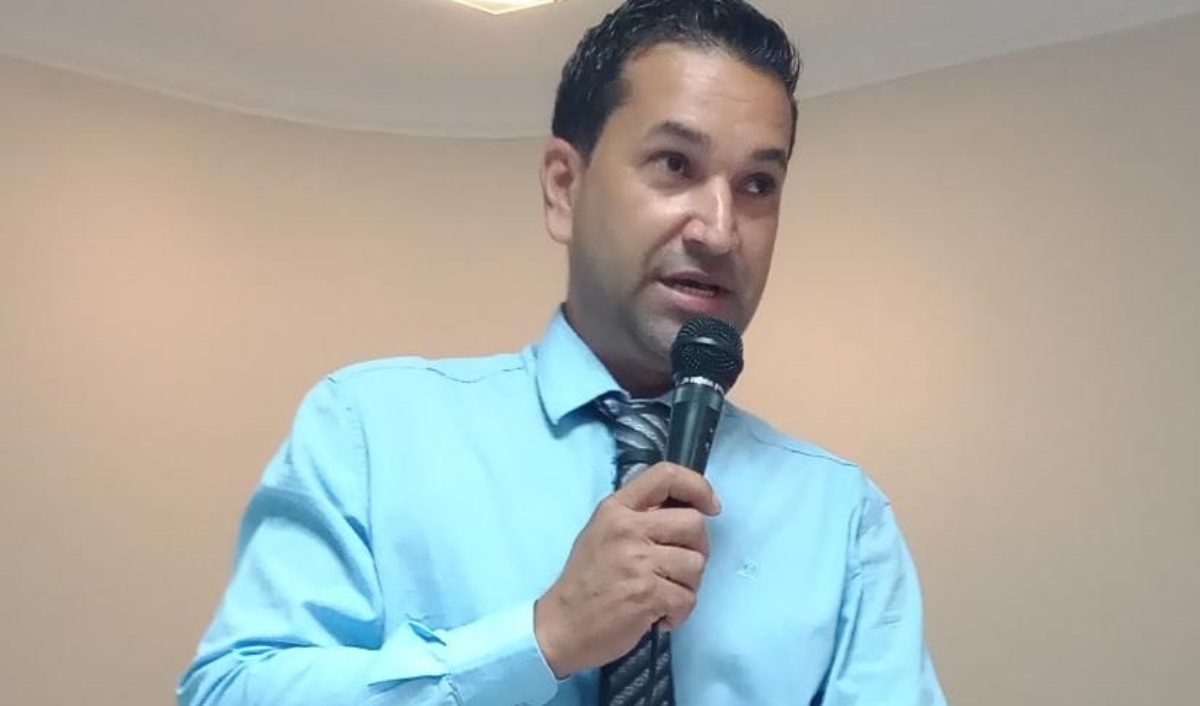 Vereador cobra prefeita projetos de asfaltamento de 10 bairros em Cáceres
