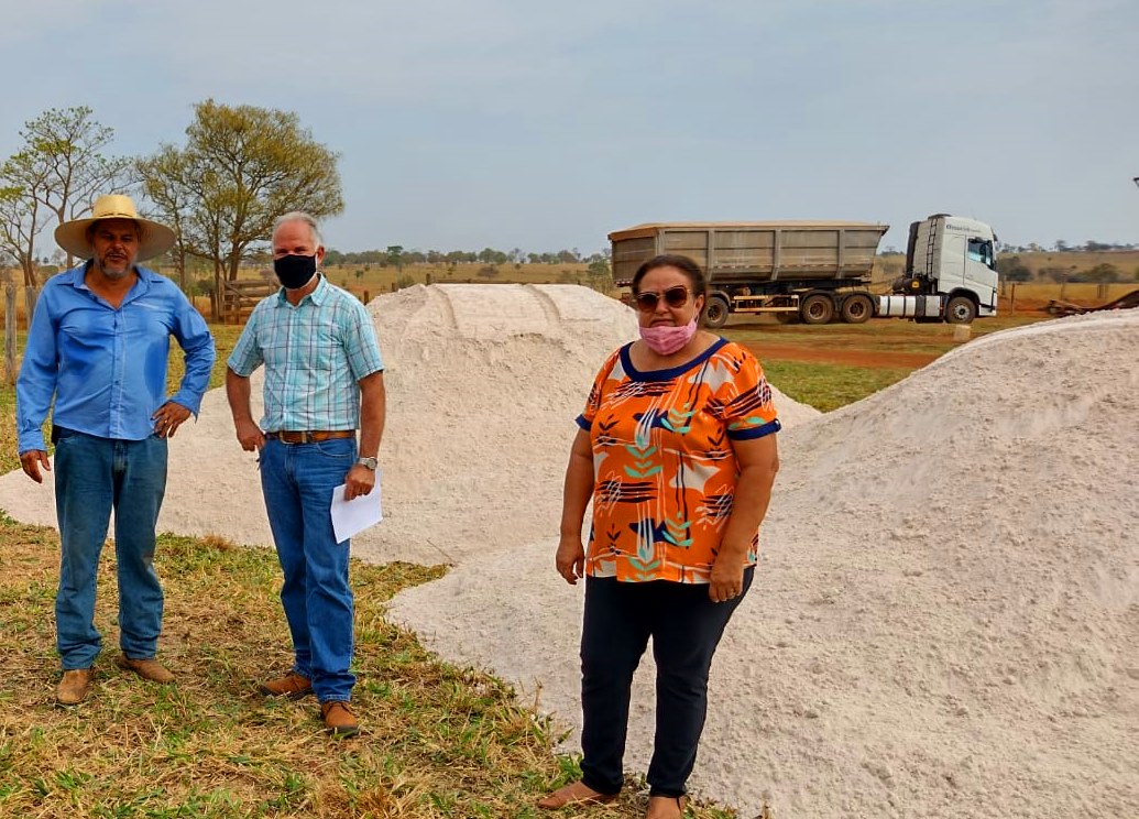 Secretaria de Agricultura de Pedra Preta e vice-prefeita viabilizam 500 toneladas de calcário para agricultores familiares