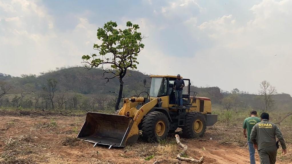 Alto Araguaia | Sema apreende máquinas e multa propriedade em R$ 443 mil