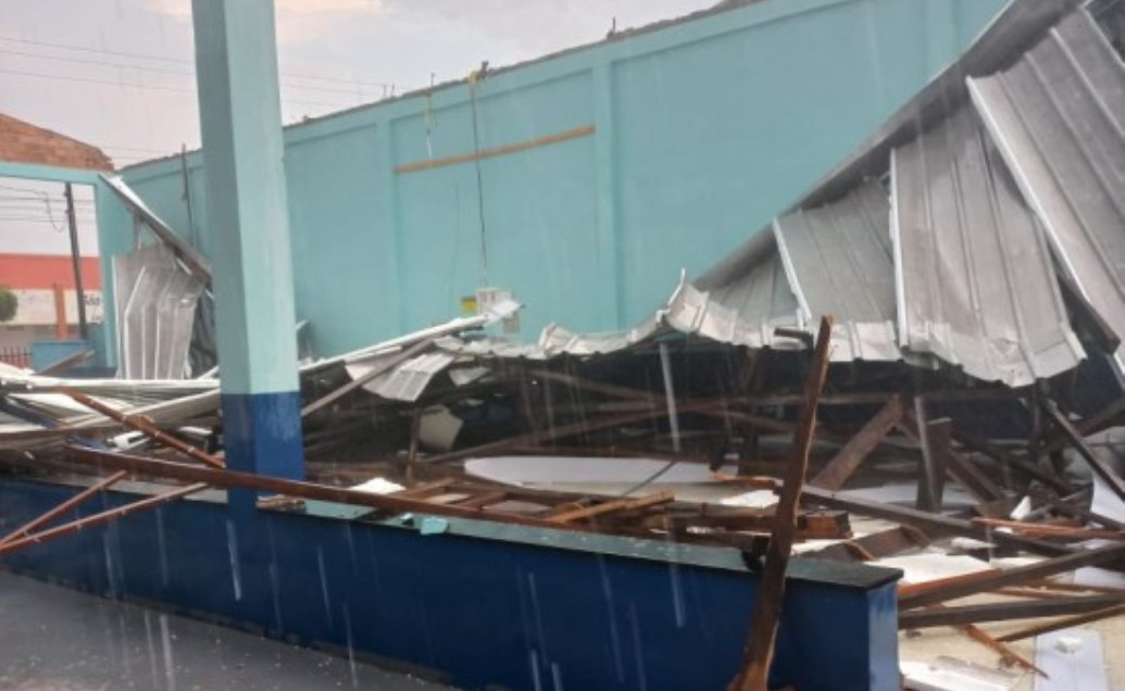 Vendaval causa estragos em Nova Canaã do Norte