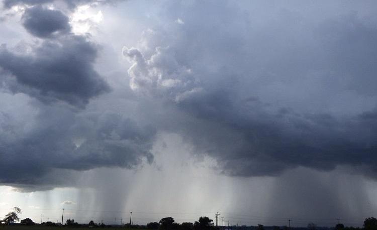Chuva e raios em quase todos os estados brasileiros