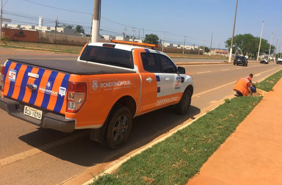 Rondonópolis | Defesa Civil realiza  limpeza de grelhas de bueiros para o período de chuvas
