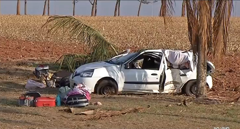 Pedra Preta | Jovem de 24 anos morre e 3 pessoas ficam feridas após motorista perder controle do carro e bater em árvore