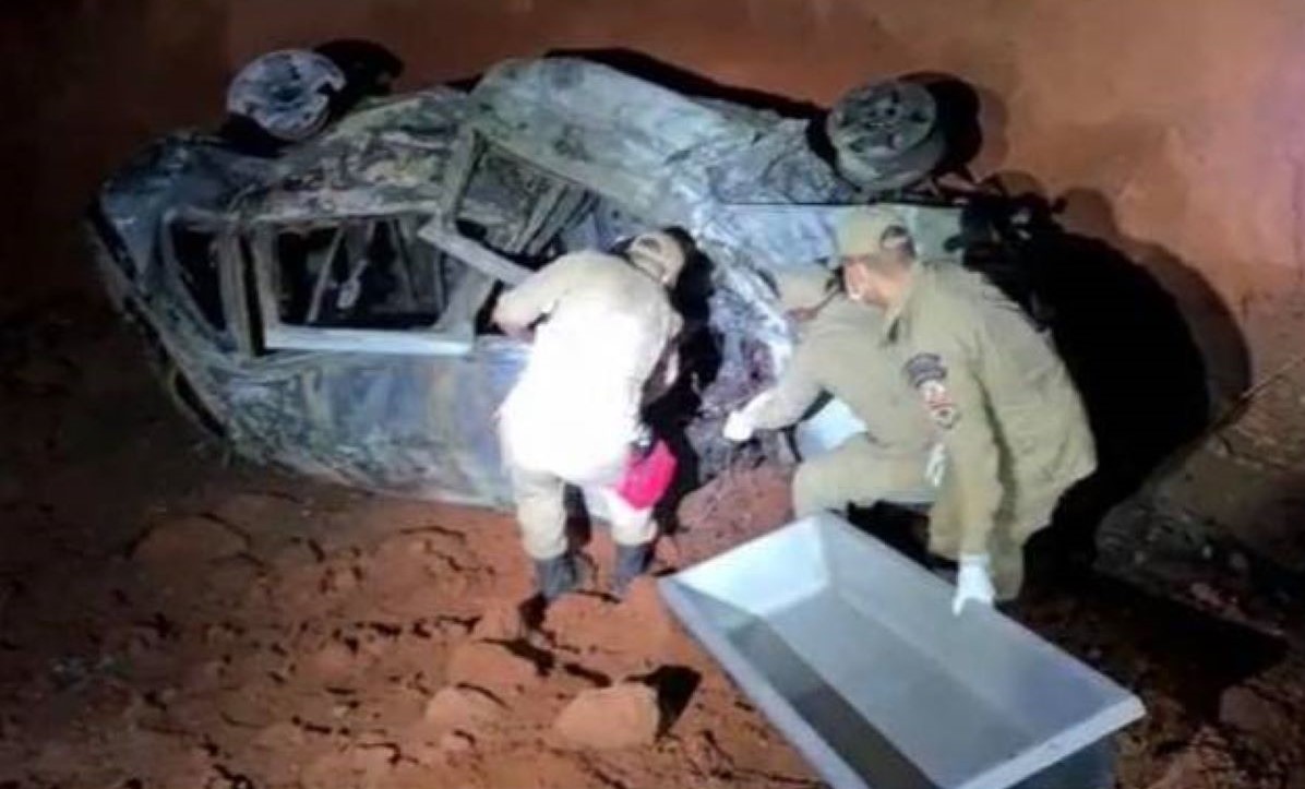 Homem morre carbonizado preso às ferragens após capotar Gol em estrada rural de Campo Novo