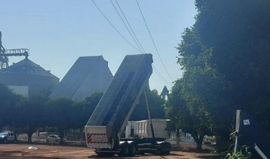 Mato Grosso | Motorista morre eletrocutado após encostar caçamba de carreta em fios de alta tensão