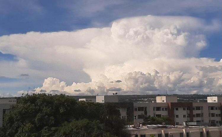 Mais pancadas de chuva por quase todo país nesta terça