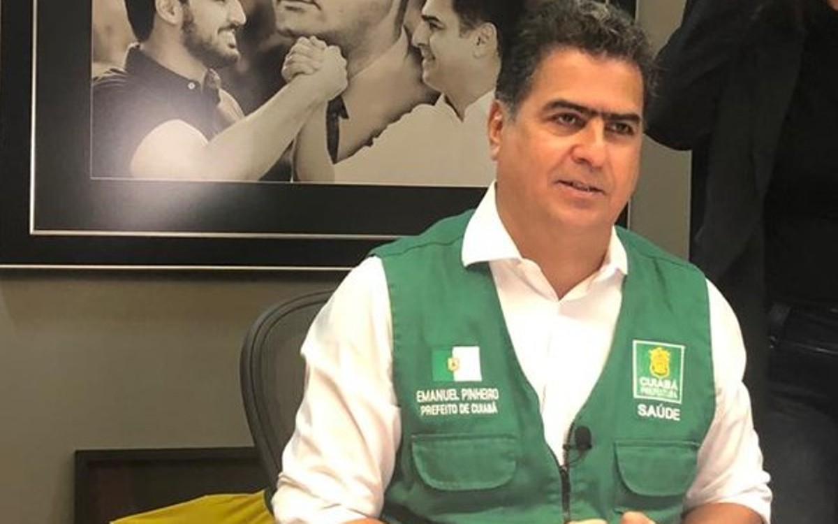 Emanuel Pinheiro é afastado do cargo e chefe de gabinete é preso em operação por irregularidades da Secretaria de Saúde