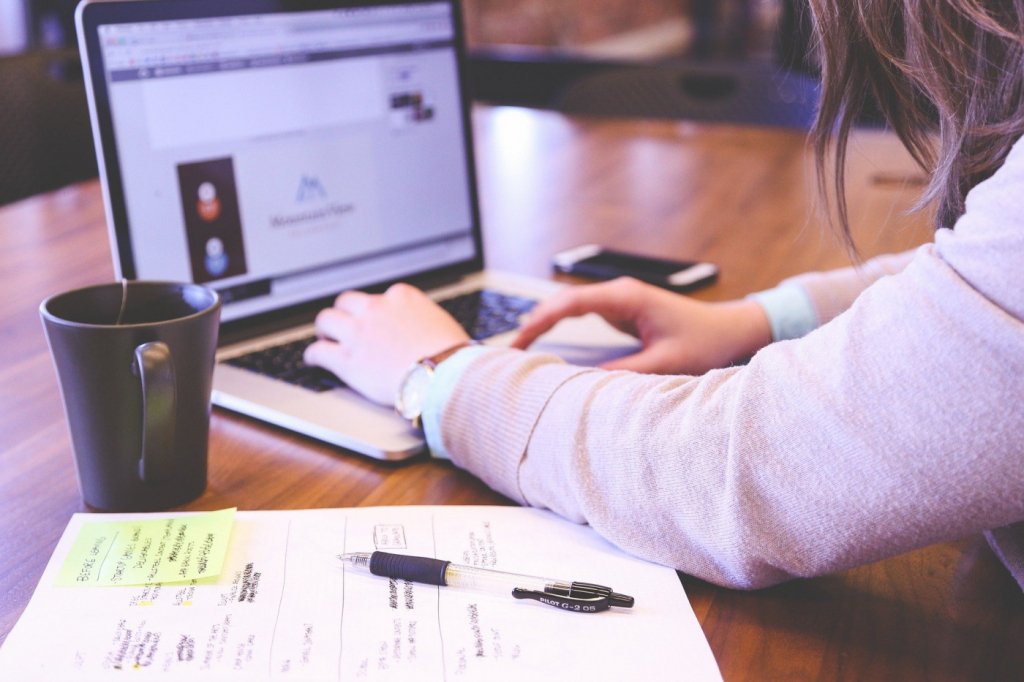 Com avanço da vacinação no Brasil, 62% das empresas planejam voltar ao trabalho presencial
