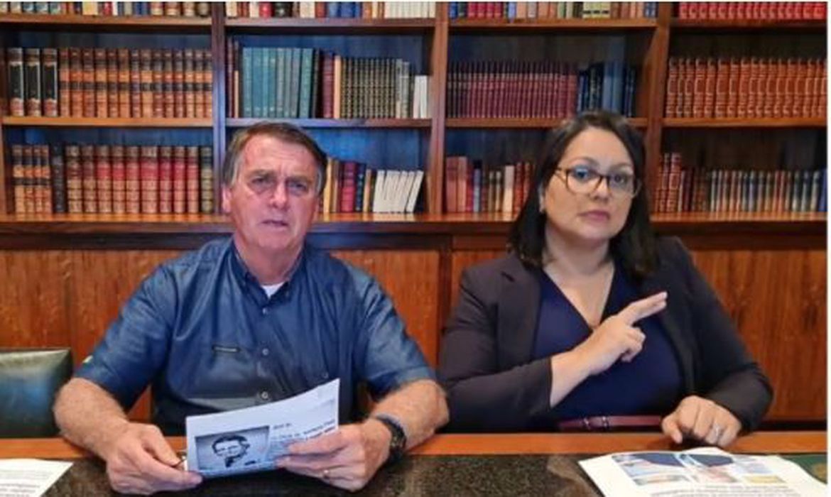 Facebook remove live em que presidente associa vacina de Covid à Aids