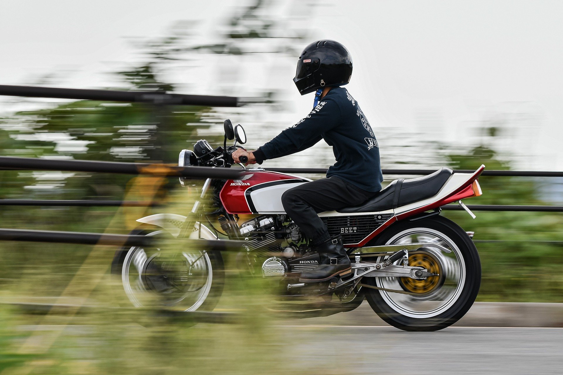 Pesquisa revela que muitos motociclistas conduzem sem habilitação