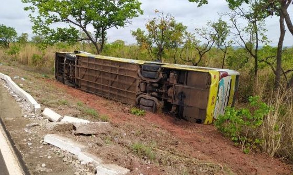 Ônibus que transportava trabalhadores de Sergipe tomba em Mato Grosso e 4 ficam feridos
