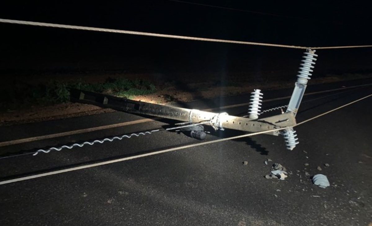 Mato Grosso | Quase 100 postes de energia elétrica são derrubados durante dois dias de temporais