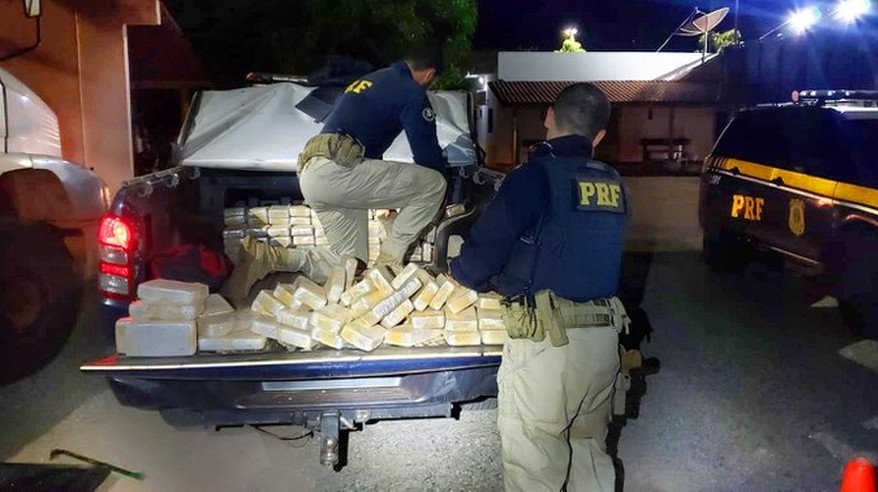 Nobres | Caminhoneiro é preso e confessa ter fabricado fundo falso para levar 360 kg de pasta base