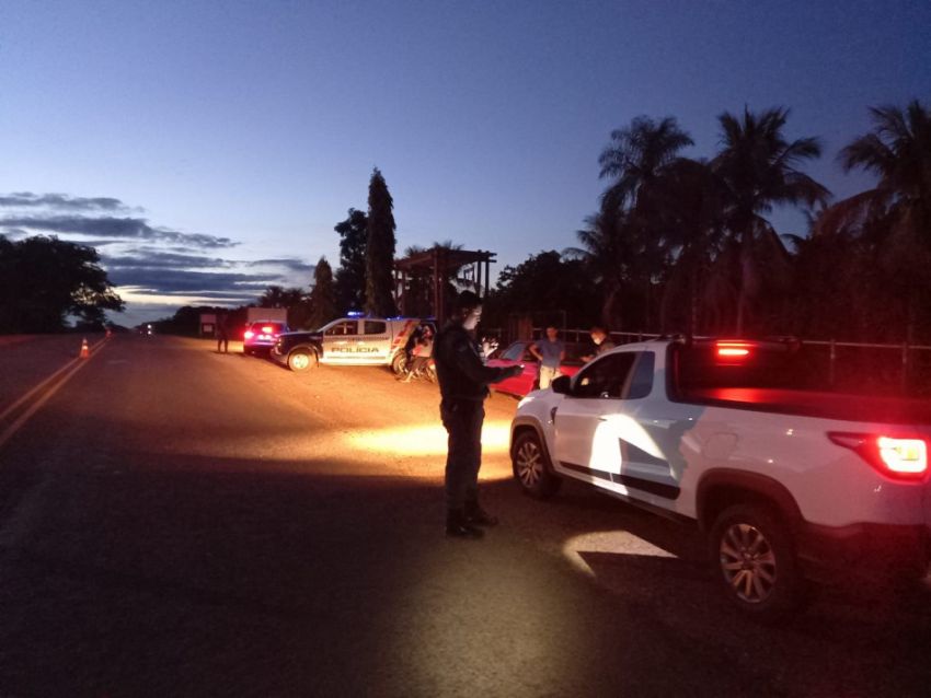 Mato Grosso | Após jogar veículo contra bloqueio policial, passageiro aponta arma contra policiais e acaba morto durante perseguição