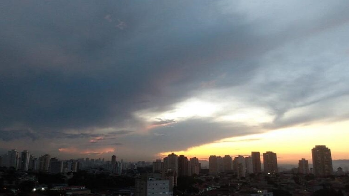 Segunda-feira quente e com risco de temporal em muitos estados